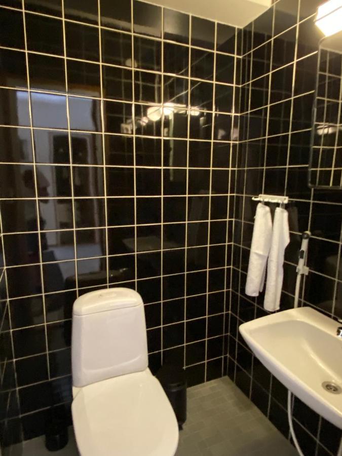 Kolme Makuuhuonetta Merenrannalla Lauttasaaressa
