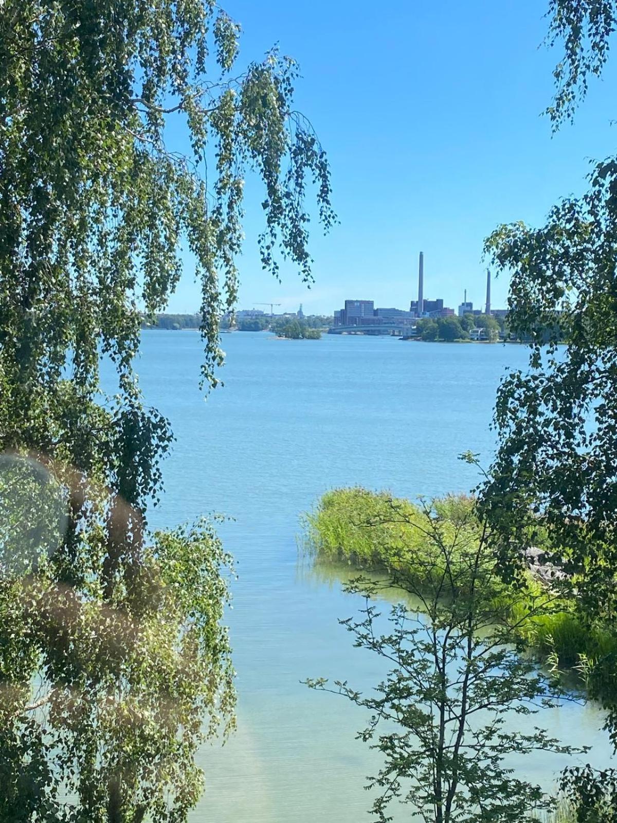 Kolme Makuuhuonetta Merenrannalla Lauttasaaressa