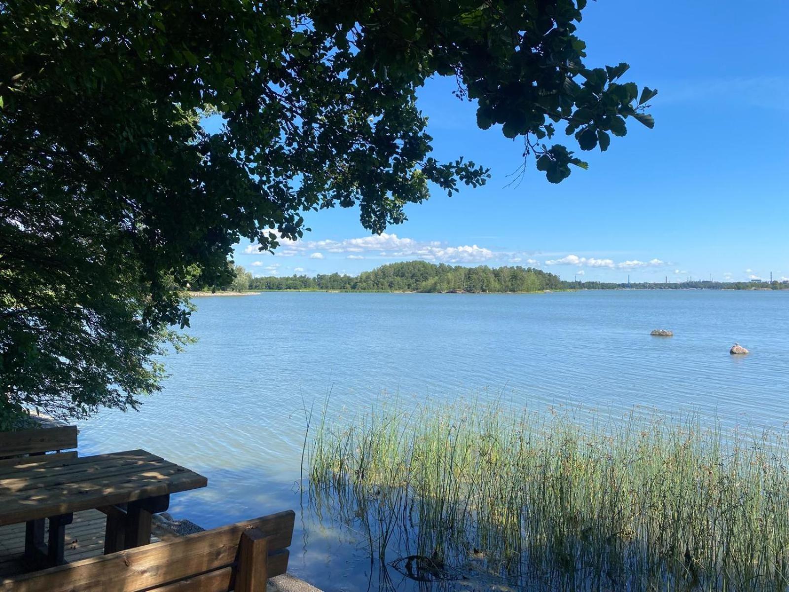 Appartement Kolme Makuuhuonetta Merenrannalla Lauttasaaressa *